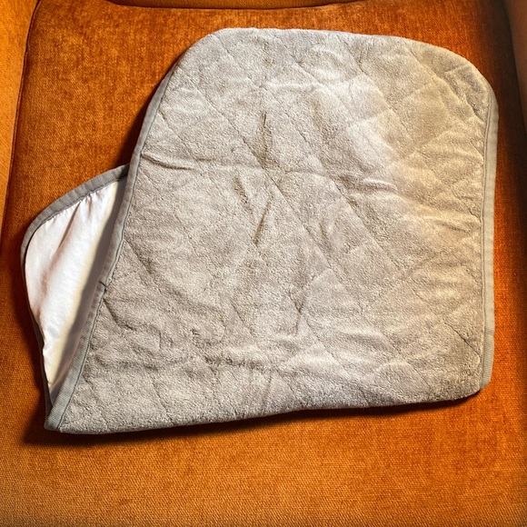 Marmalade Waterproof Diaper Changing Pads l Waterproof Backing l Extra Absorbent - Picture 2 of 2